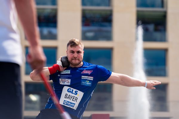 Simon Bayer (VfL Sindelfingen) beim Kugelstossen waehrend der deutschen Leichtathletik-Meisterschaften auf dem Pariser Platz am 24.06.2022 in Berlin